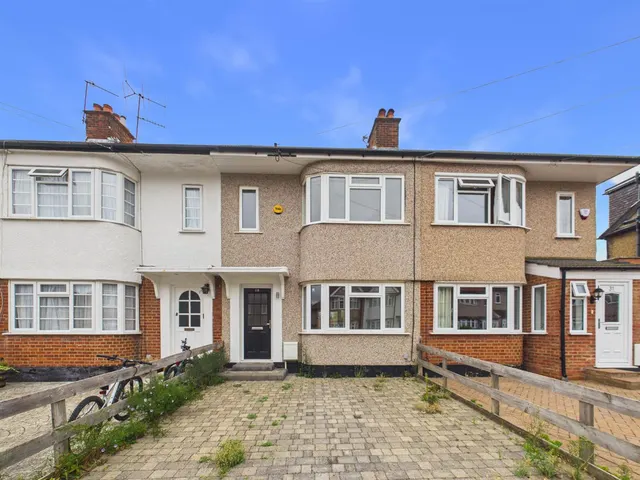 Shaldon Drive, Ruislip, HA4 0UJ, photo 1