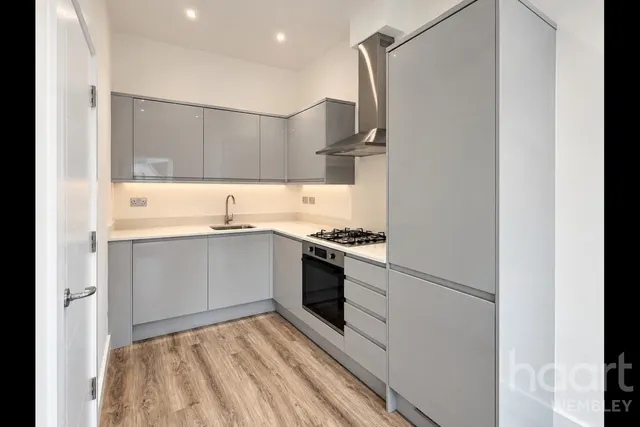London, NW9, photo 2
