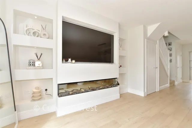 Key Drive, Cranleigh, GU6, photo 3