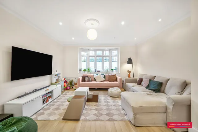 Friars Avenue, London, N20, photo 1