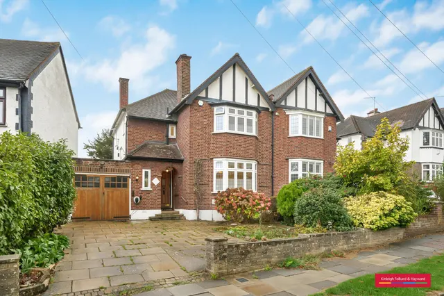 Friars Avenue, London, N20, photo 2