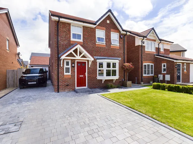 Redwood Boulevard, Blackpool, FY4, photo 1