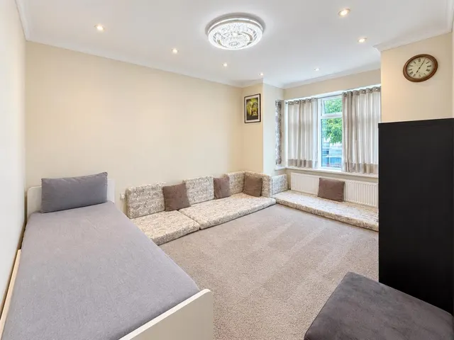 Semi-Detached For SaleChurch Avenue, Southall, UB2, photo 3