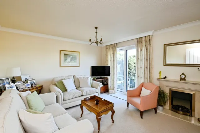 Derwent Close, Waterlooville, PO8, photo 2