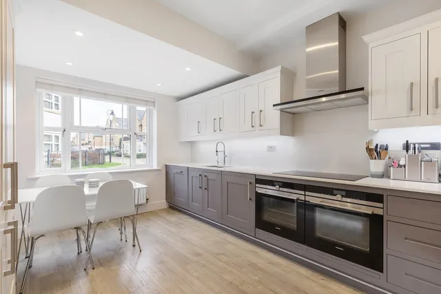 Roper Crescent, Sunbury-on-thames, TW16, photo 3
