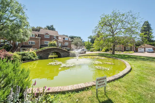 Photo 3 — Sir Josephs Walk, Harpenden, AL5