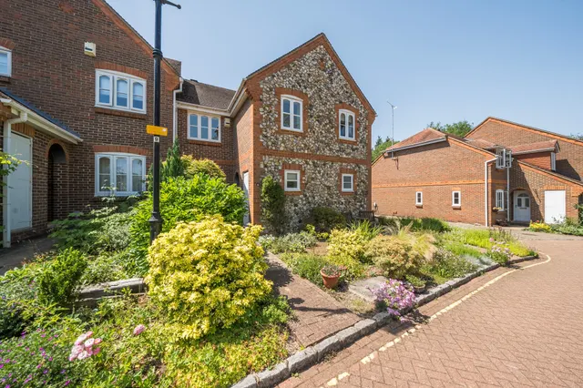 Sir Josephs Walk, Harpenden, AL5, photo 1