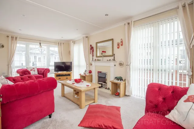Appletree Close, Attleborough, photo 2