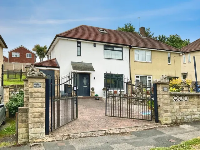Summerfield Road, Bramley, photo 1
