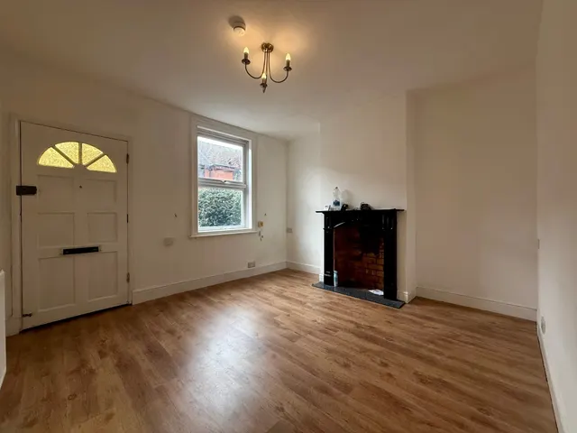 New Bank Street, WR3, photo 3