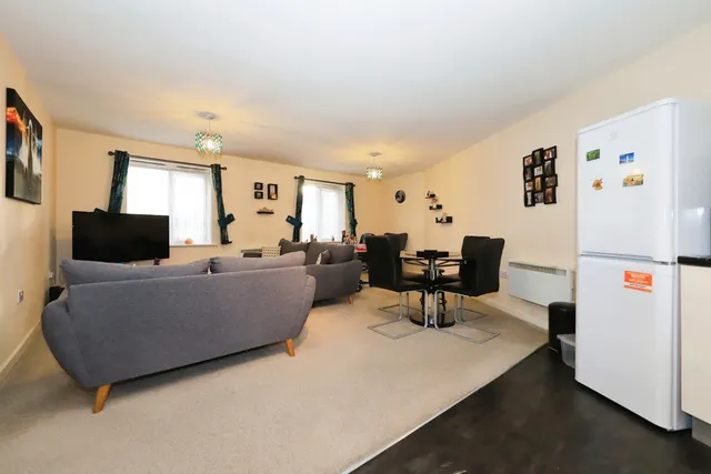 Akron Drive, Wolverhampton, WV10, photo 3