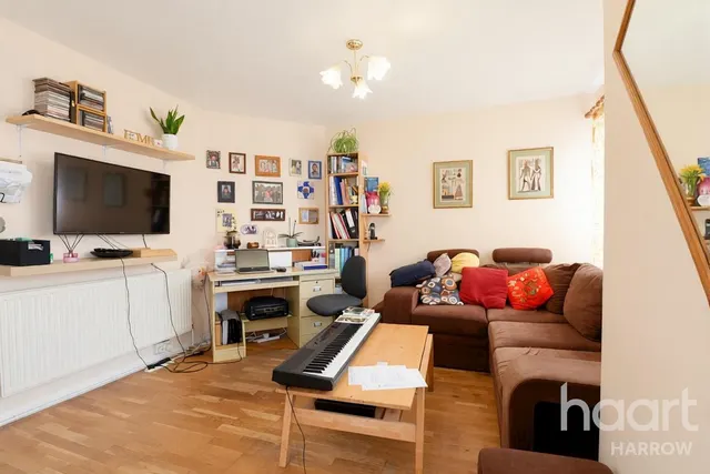 Hitherwell Drive, Harrow, HA3, photo 2