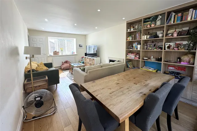 Photo 3 — Cumberland Way, Wokingham, Berkshire, RG41 3AY
