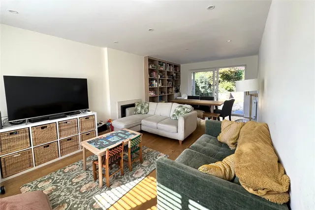 Photo 2 — Cumberland Way, Wokingham, Berkshire, RG41 3AY