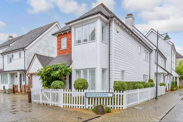 Carlton Close, Kings Hill, ME19, photo 1