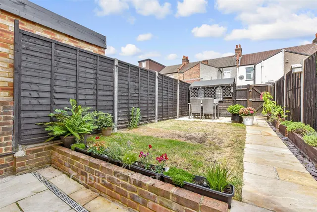 St. John's Road, Carshalton, SM5, photo 2