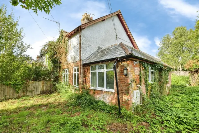 The Lane, Lyndhurst, SO43, photo 1