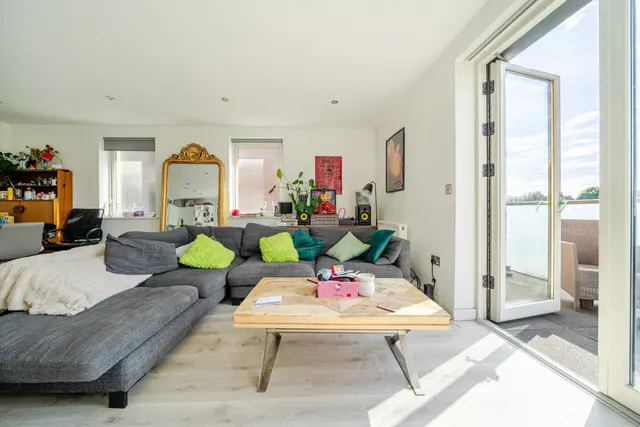 Queens Road, London, SE15, photo 1