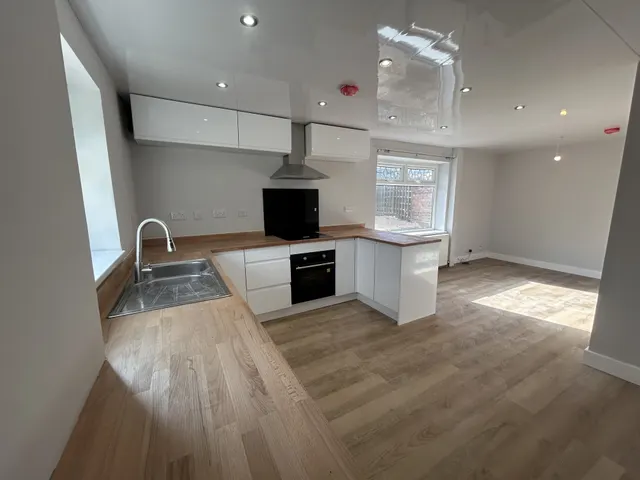 Kingston Road, S81, photo 1