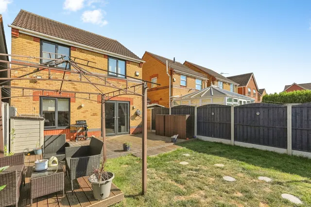 Photo 2 — Hemmingway Close, Havercroft, Wakefield