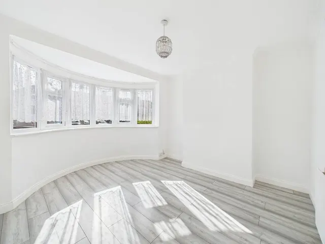 Feltham, Middlesex, photo 2