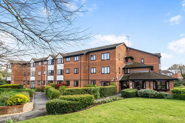 Neal Close, HA6, photo 1