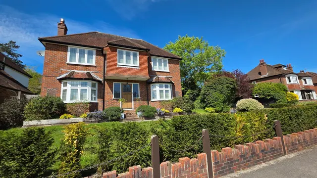 Sondes Place Drive, Dorking, photo 1