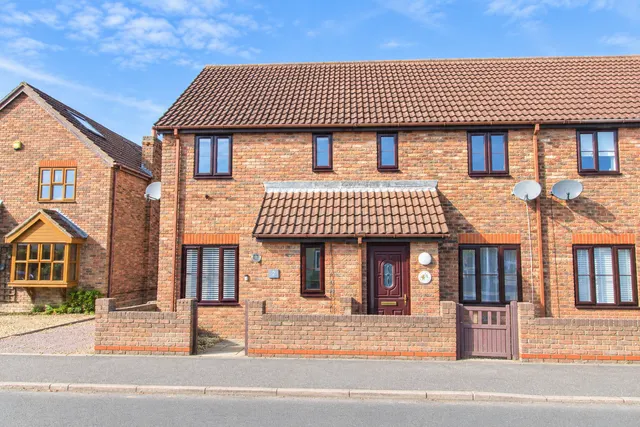 The Walnuts Bedford Road, Wootton, MK43, photo 1