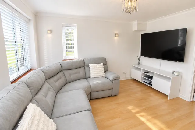 The Walnuts Bedford Road, Wootton, MK43, photo 2