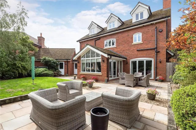 Robinson Close, Wilmslow, SK9, photo 3