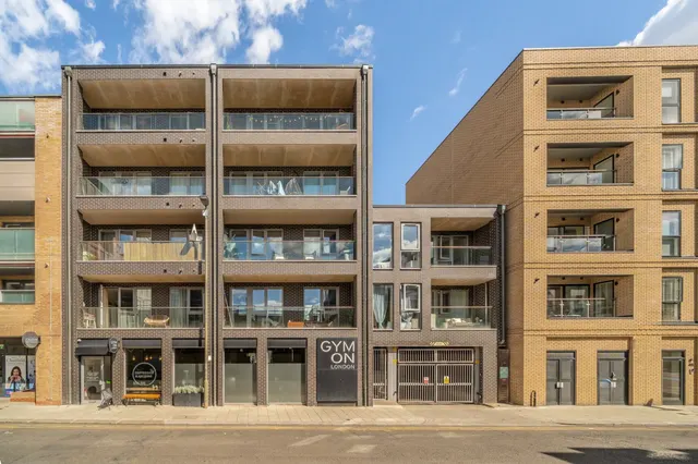 Chatfield Road, London, SW11, photo 2