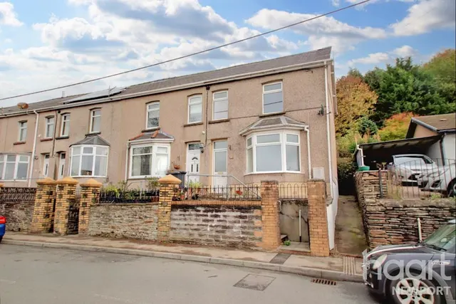 Bryn Gaer Terrace, photo 1