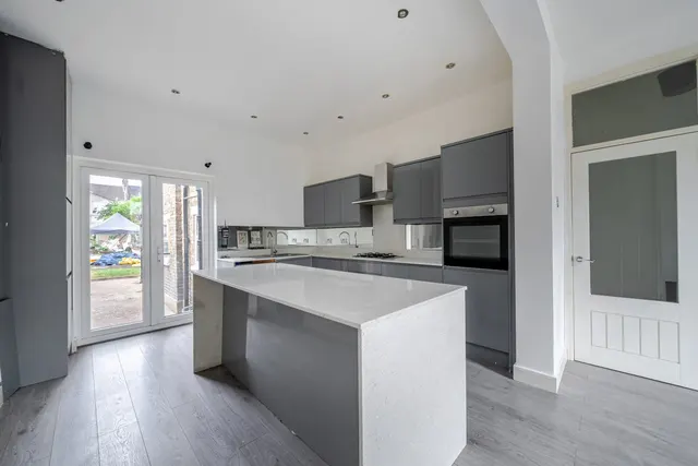 Photo 2 — Carholme Road, SE23