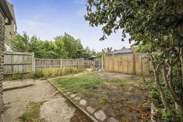 Photo 3 — Carholme Road, SE23
