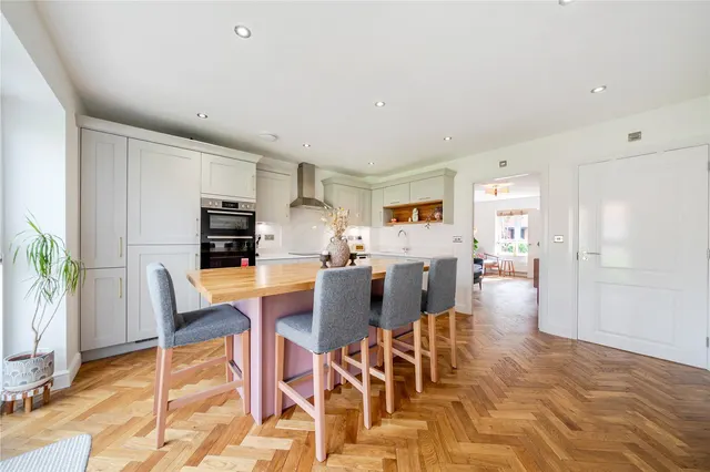 Saxon Drive, Heywood, OL10, photo 2