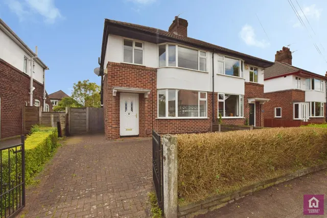 Carrington Lane, Sale, M33, photo 1