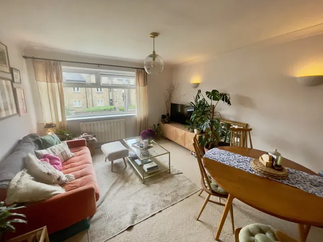 Salisbury Court, Horsforth, LS18, photo 2