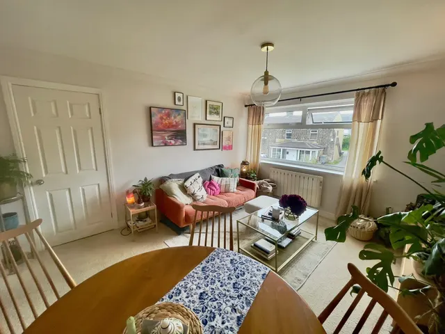 Salisbury Court, Horsforth, LS18, photo 3