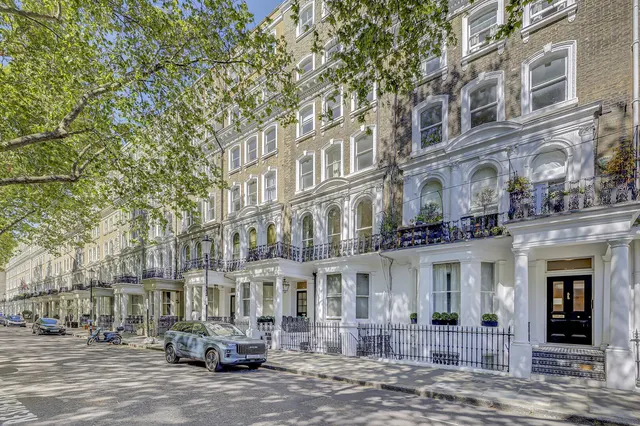 Photo 2 — Beaufort Gardens Knightsbridge, London SW3 1PS