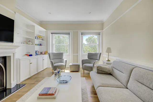 2 bedroom flat — Beaufort Gardens Knightsbridge, London SW3 1PS