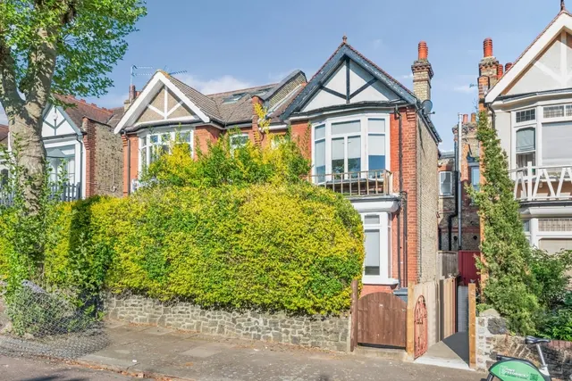 Danvers Road London N8, photo 1