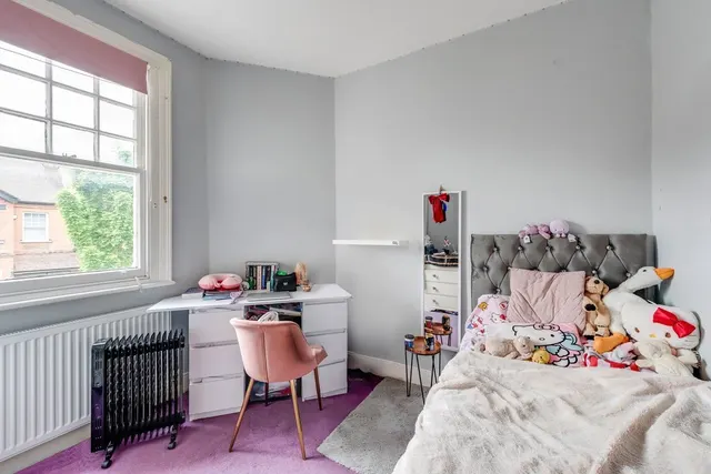 Balfour Avenue, W7, photo 3