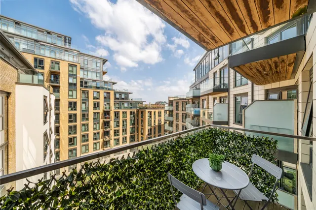 Photo 2 — Meridian House, Battersea Reach