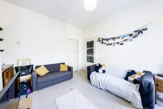 Photo 3 — Battersea, London, SW11 1RG