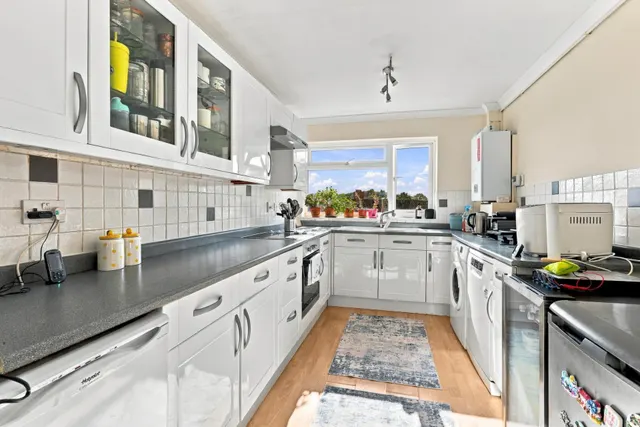 Worplesdon Rd, Stoughton, GU2, photo 3