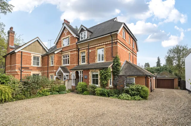 Crawley Ridge, Camberley, Surrey, GU15 2AN, photo 1