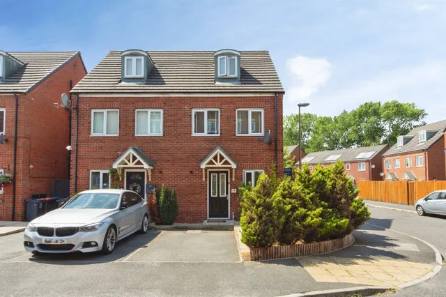 Robinson Road, Ellesmere Port, CH65, photo 1