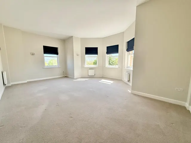 Pavilion Way, Macclesfield, SK10, photo 2