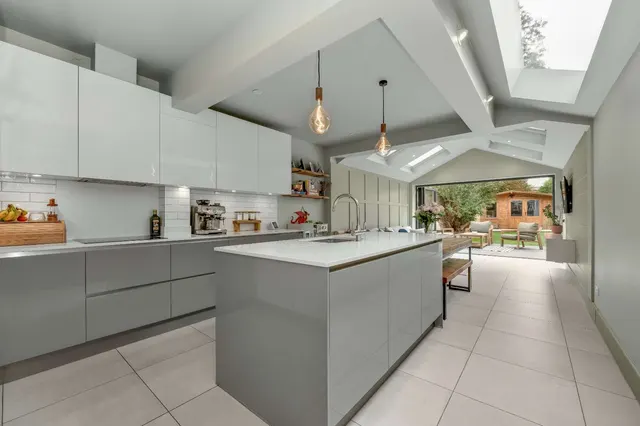 Albany Road, Hersham, KT12, photo 1