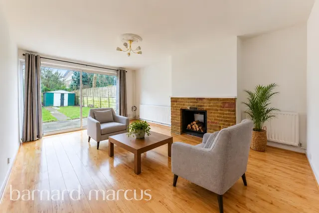 Clarence Crescent, LONDON, photo 1